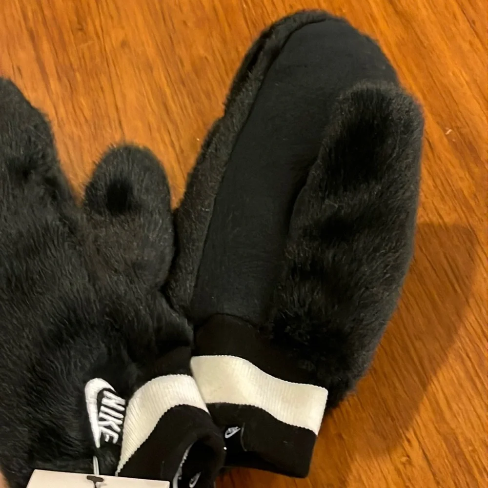 Nike Mittens Mitts Gloves black white Womens Size Medium / Large
